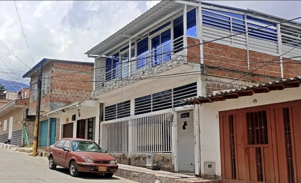 Casa a Cuadra y Media del Parque